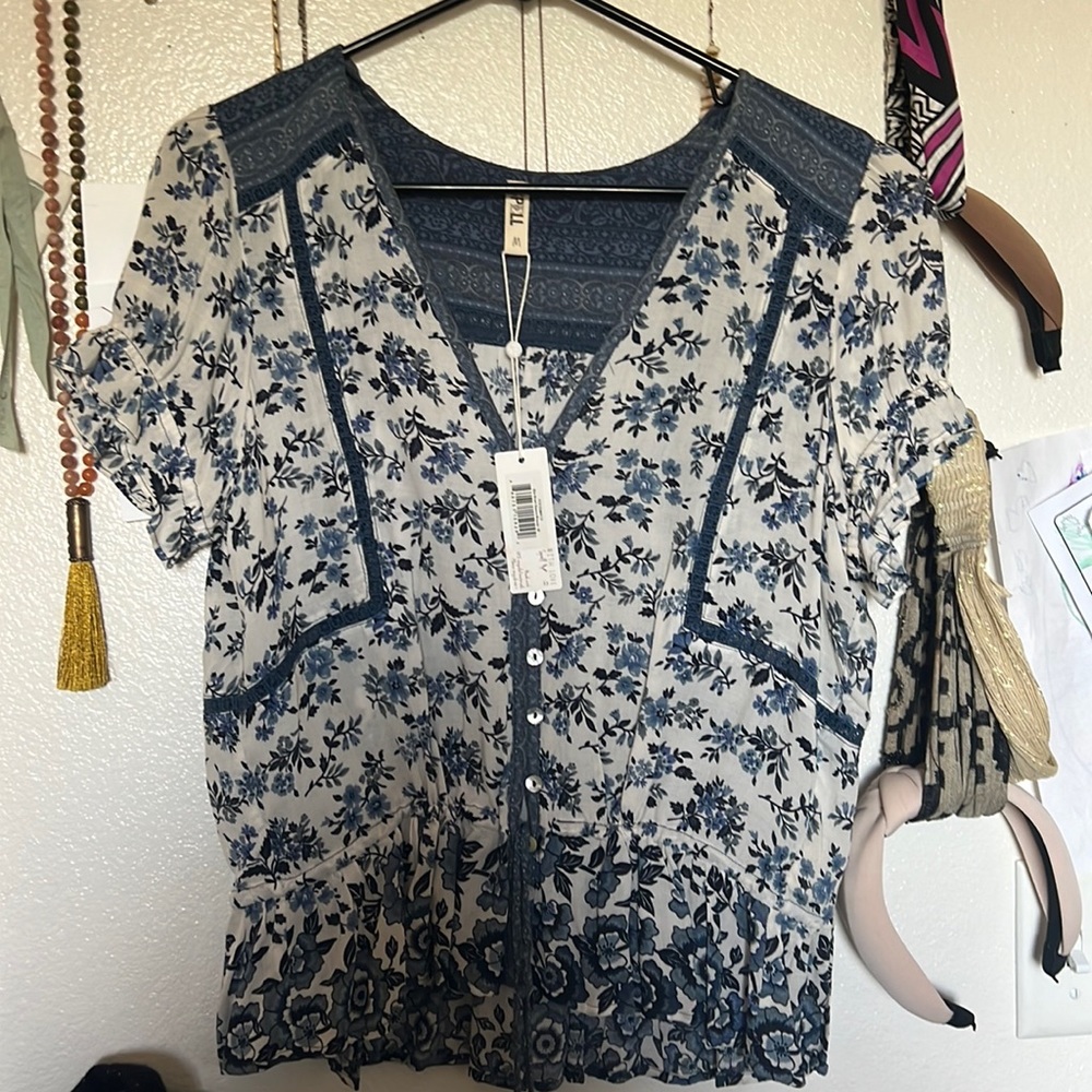 SPELL Medium Top. Elle Short Sleeve Blouse NWT New with Tags *RARE*